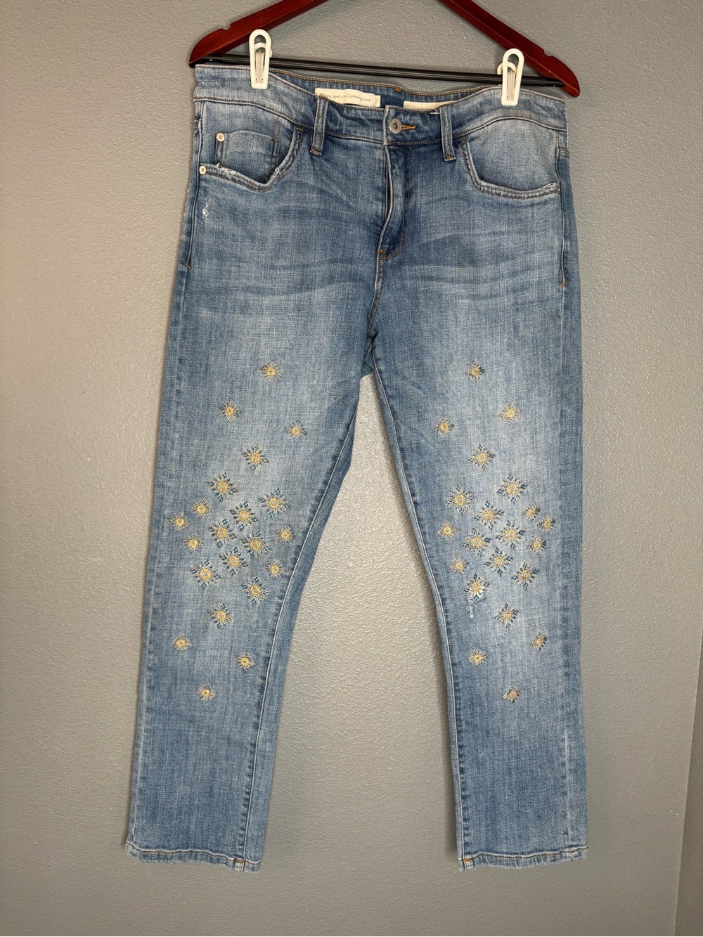 Pilcro Slim Boyfriend Jeans Womens 31 Embroidered Light Wash Denim